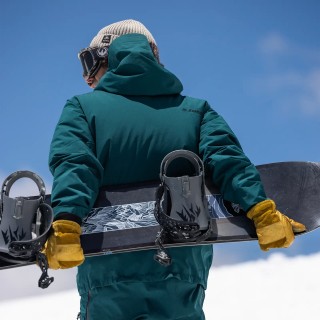 Jones rider Inaki Odriozola wears the Men's Shralpinist Stretch Recycled Jacket in Pacific Teal