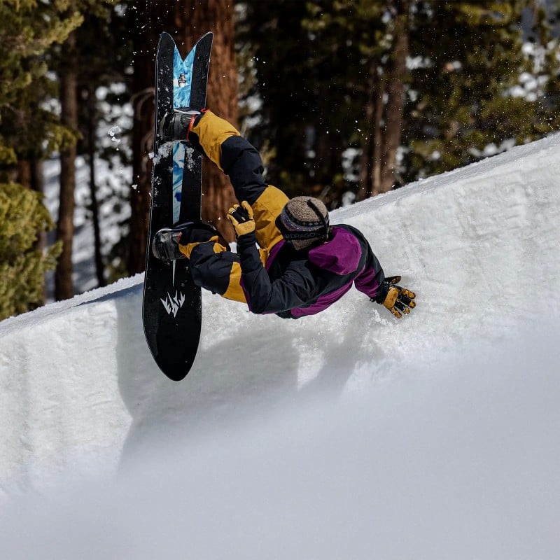 Jones rider Manu Dominguez wears the Men's MTN Surf Recycled Anorak in Deep Purple