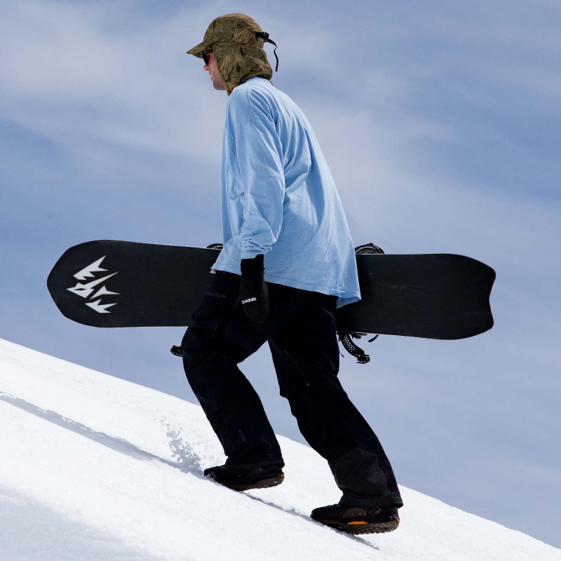 Jones Men’s Stratos snowboard with Jones bindings