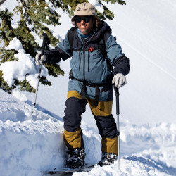 Jeremy Jones wearing the Men's MTN Surf jacket in Ash Blue Jeremy Jones wearing the Men's MTN Surf jacket in Ash Blue