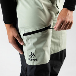 Two large zippered thigh pockets Two large zippered thigh pockets